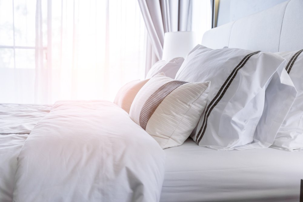 Bed,maid Up,with,clean,white,pillows,and,bed,sheets,in
