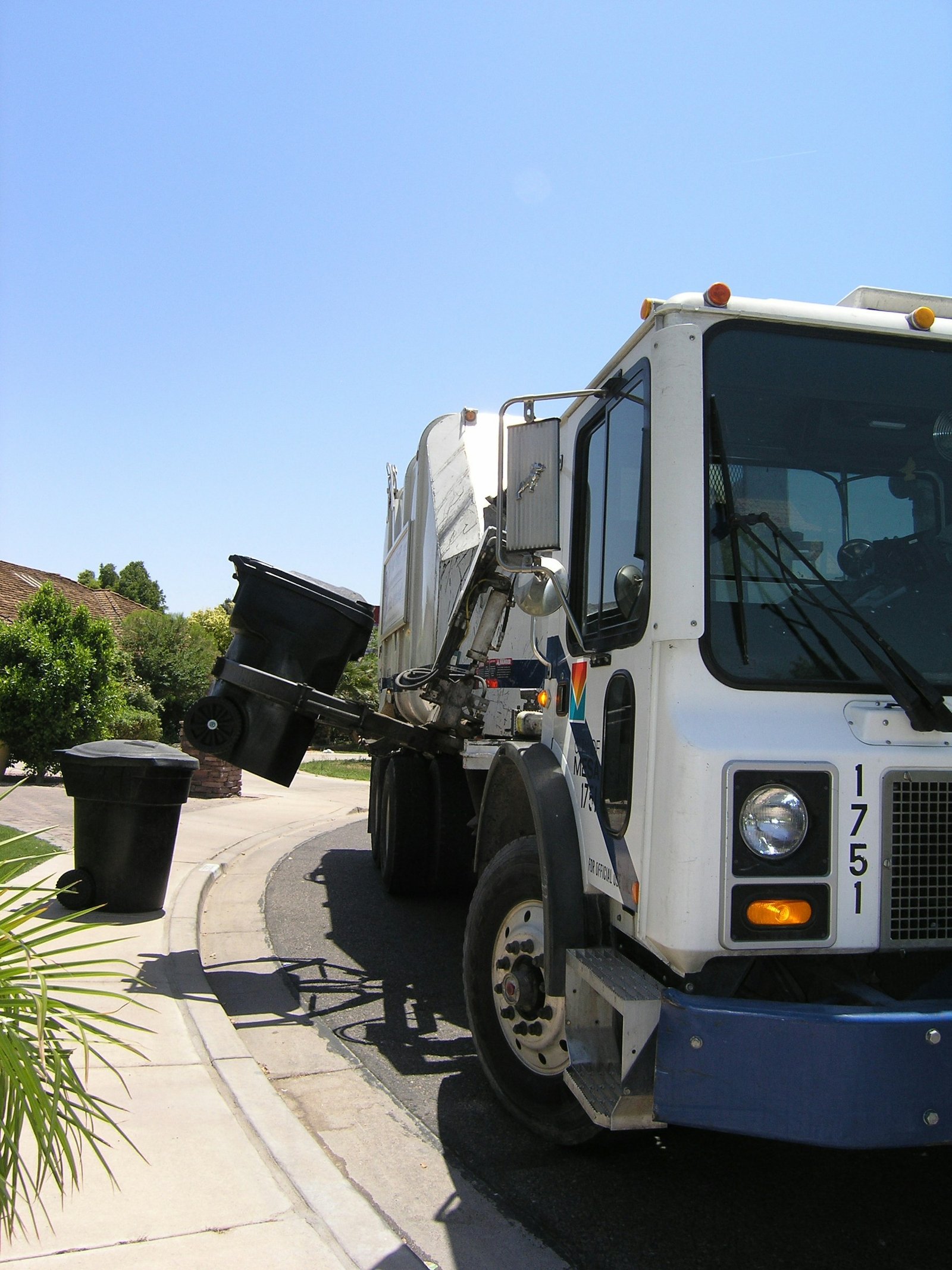What Property Managers Should Know About Tenant Cleanup Services